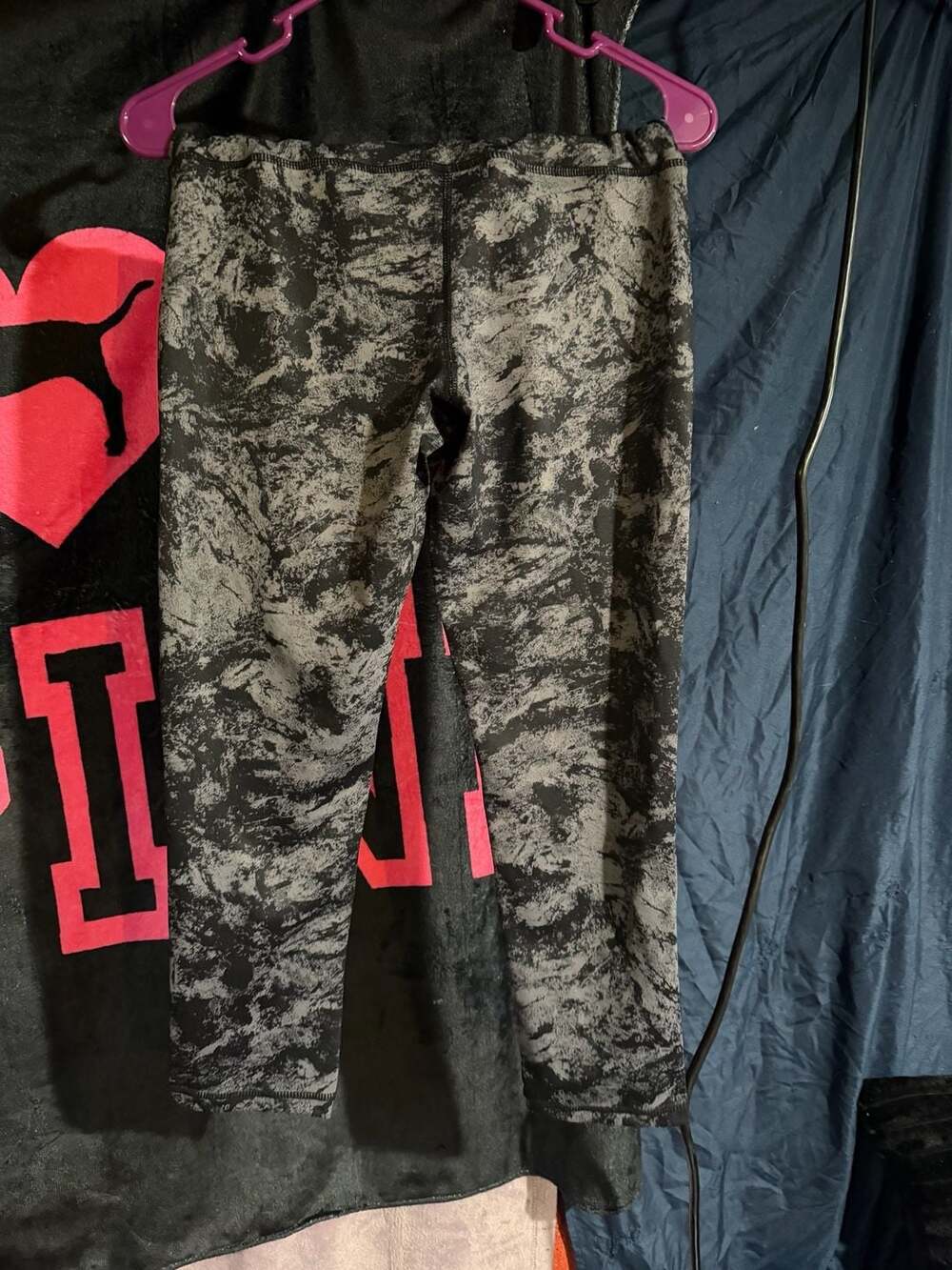 Oalka Women's Size S Black and Grey Marble Print Athletic Leggings - Picture 3 of 3